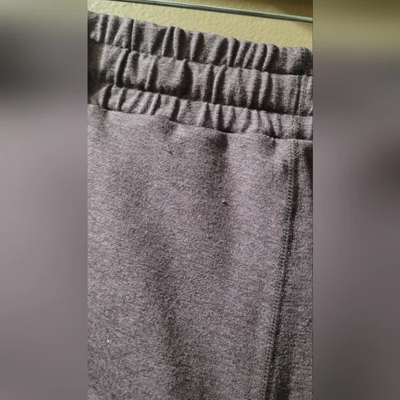 EUC Vuori Performance Joggers Size Medium Heathered Purple - Picture 8 of 11